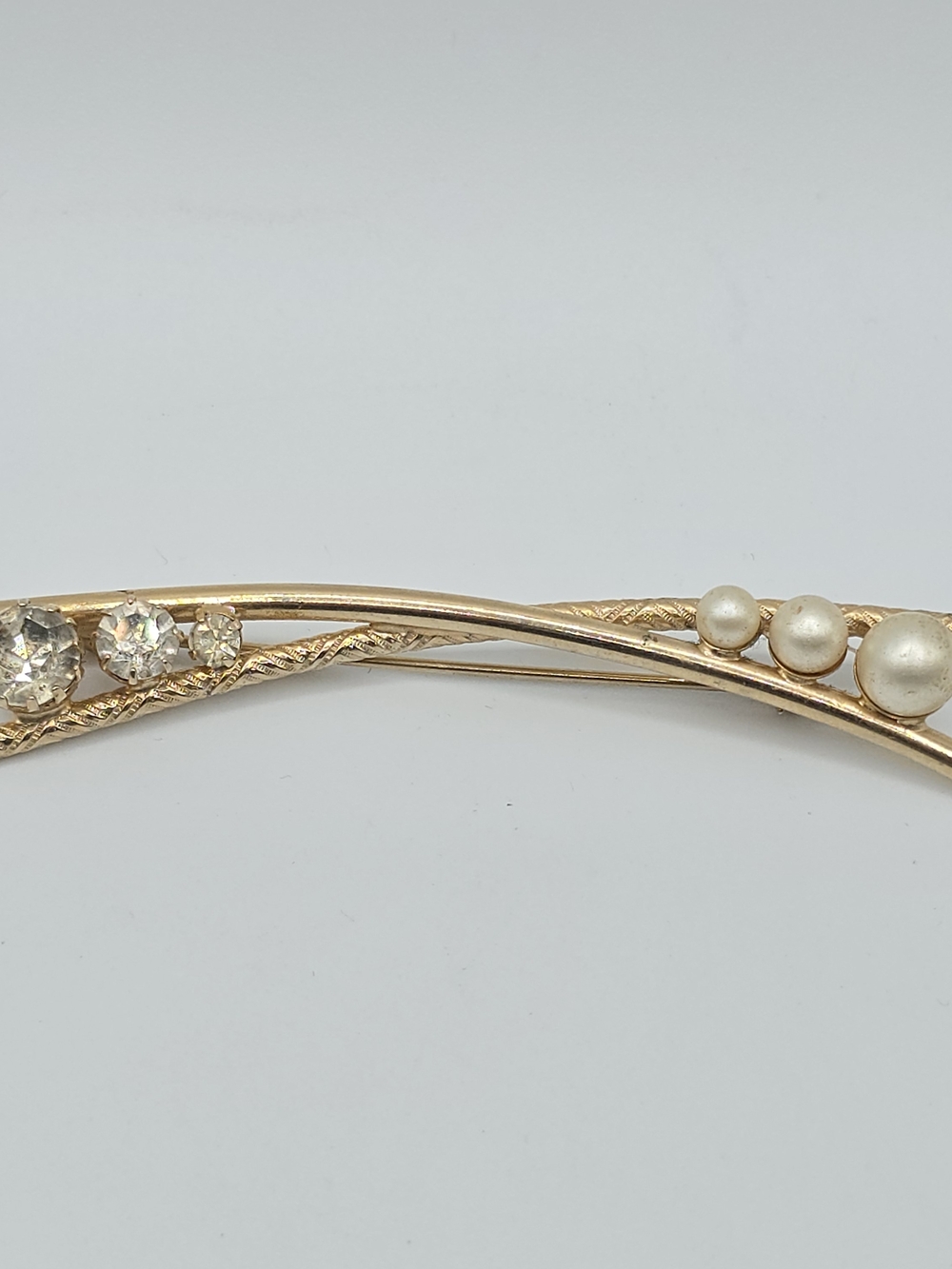 VTG Gold Tone Bar Brooch Faux Pearl Rhinestone Curved Textured Pin